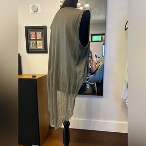 Benjamin Jay top size L. Olive green.